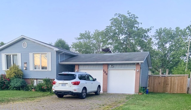 Spacious and Cozy Home w/4 Bedrooms/2 Bathrooms, Sleeps 8+ in Fort Erie