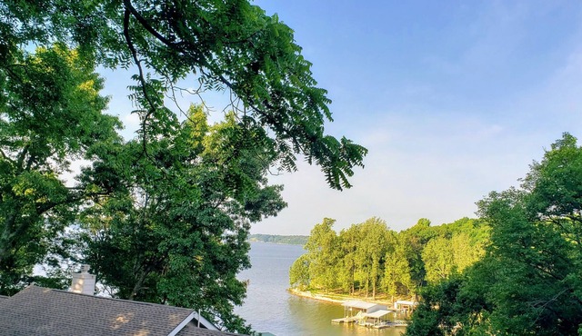 Spacious and serene lakefront cabin. in Cleora