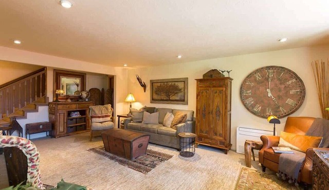 Spacious Apartment in Central Area, A/C, Sleeps 4 in Sequim