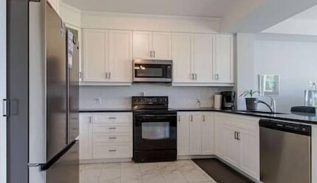 Spacious Binbrook Retreat | FREE Parking & Wi-Fi in Hamilton
