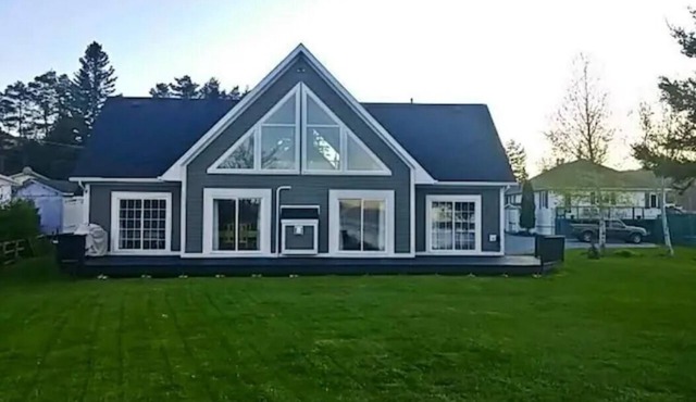 Spacious Chalet on Breathtaking Humber River