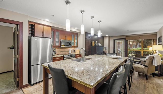 Spacious Family Condo Next to Resort Hot Tub! *Discount for 3+ Nights*