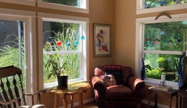 Spacious, family & dog friendly garden oasis home in Yelm, WA. in Yelm