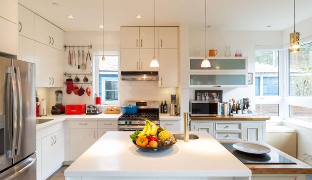 Spacious Family-Friendly Home Near UBC—Hot Tub, Sauna & A/C