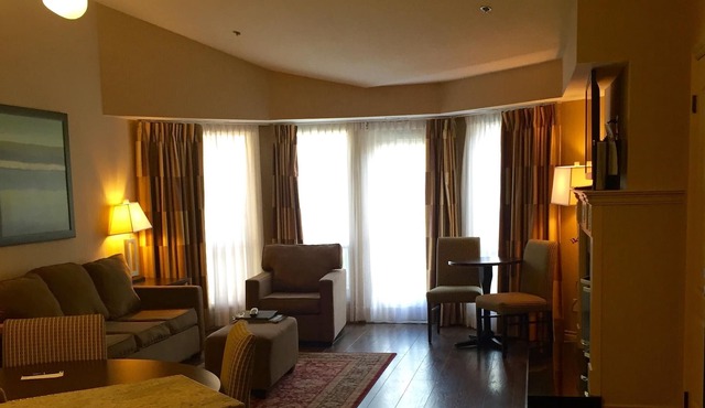Spacious Family Friendly 2 Bedroom Vacation Suite on the Lake