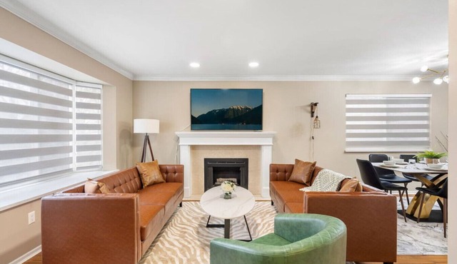 Spacious Family Retreat Central to YVR & Downtown