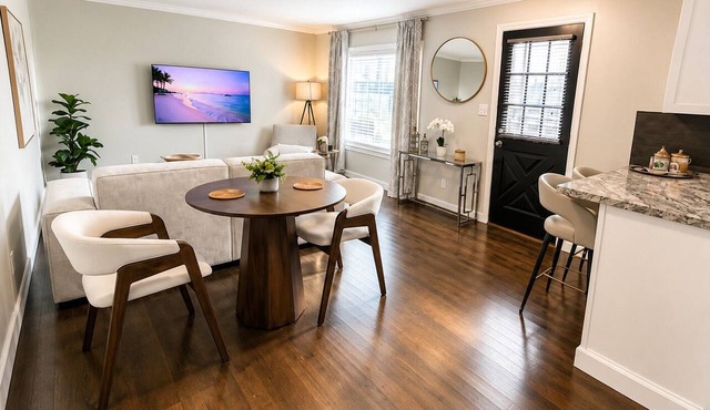 Spacious hidden Gem in a Quiet Neighbourhood Close to Everything.