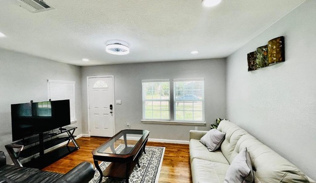 Spacious Location! 15 minutes from downtown Dallas in Dallas