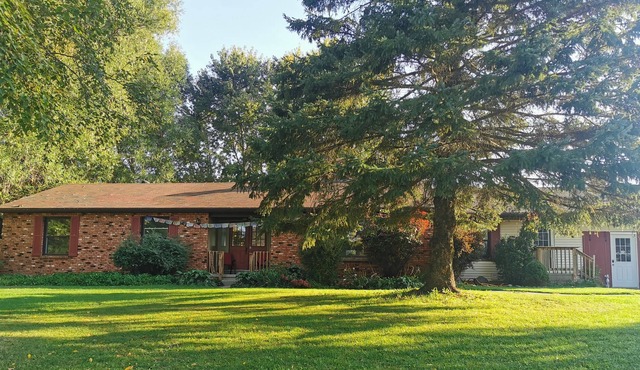 Spacious & Private Country Bungalow - Pet Friendly