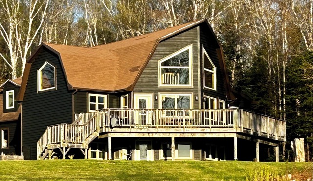 Spacious & Private home overlooking the Bras d'Or Lake. Serenity NOW! in Baddeck