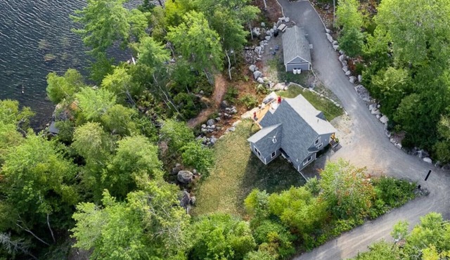 Spacious Private Lake Retreat + 2 Guest Houses