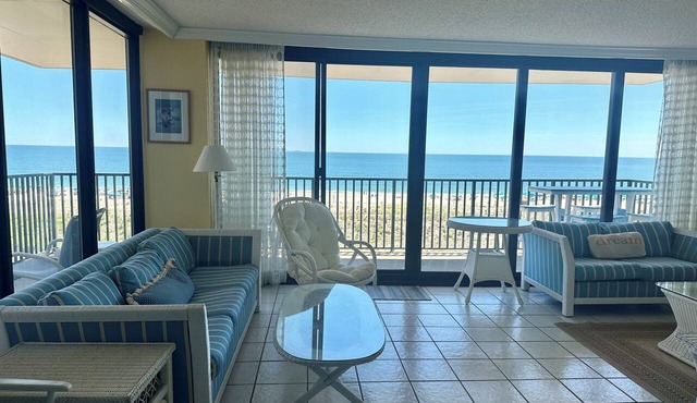 Spacious Sea Colony ocean front condo, 3 bedrooms,2 bunk rooms 3 full baths in Bethany Beach