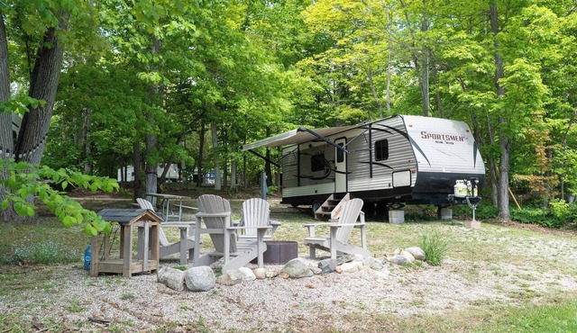 Spacious Sportsman RV | Luxury Glamping by Grotto
