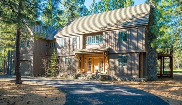 Spacious, Stunning Lodge Inspired Home, Views of GM#14 Fairway in Sisters