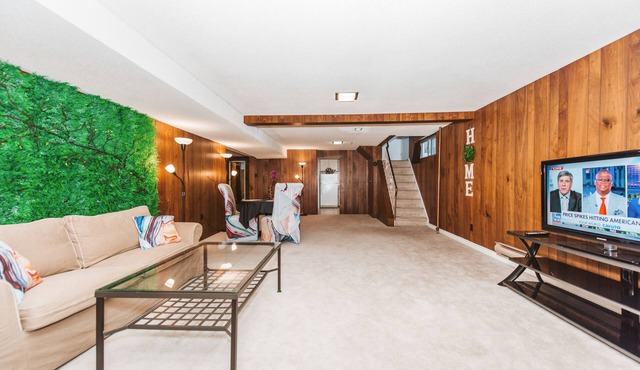 Spacious Suite by the Lake, Great Neighbourhood! FREE Airport Pick-up