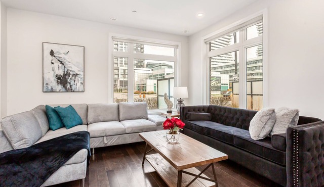 Spacious Townhouse near Square One