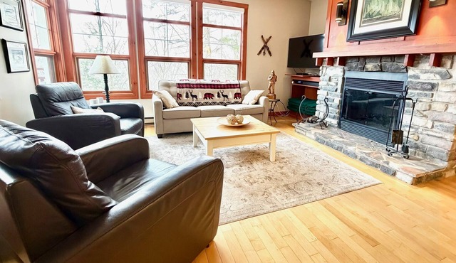 Spacious Tremblant Condo - Pools & Hot Tubs, Steps to Ski/Golf/Bike/Hike - 8 ppl
