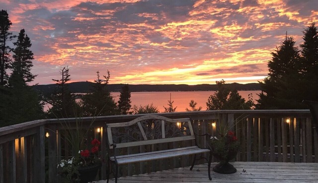 Spacious Vacation Home - 5 min to Terra Nova National Park