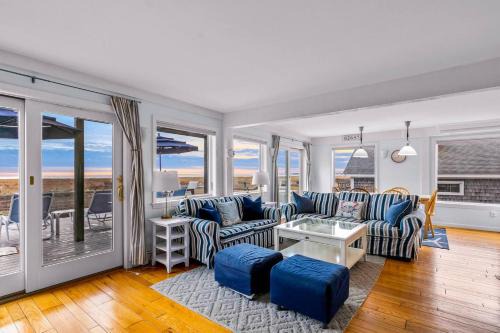 Spacious Waterfront Home - Private Deck, Beach in Provincetown