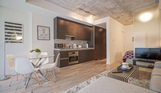 Spectacular 1BR Condo in Hot King West