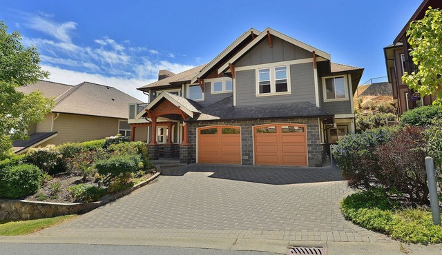 Spectacular 4 Bedroom Victoria Executive Suite With Amazing Views