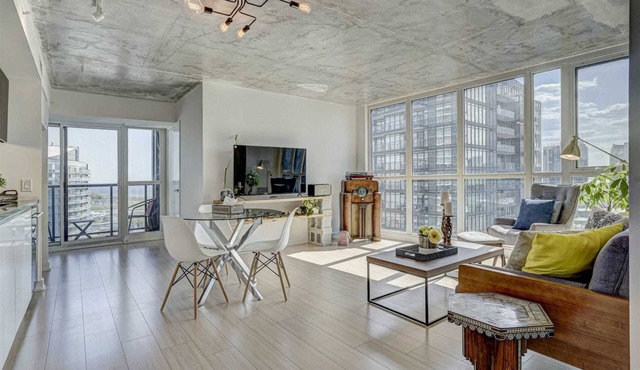 Spectacular Lake view! spacious 3 bedroom condo, A+ amenities