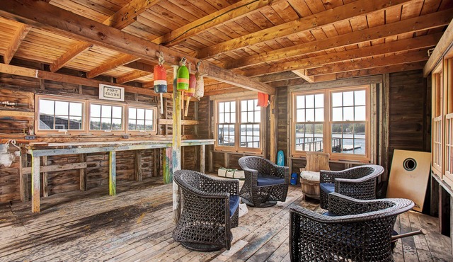 Spectacular Ocean Front home with 3 bedrooms, 2.5 bathrooms, Hot Tub