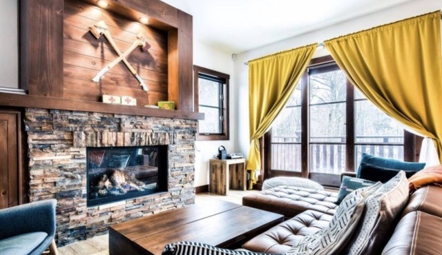SPECTACULAR SKI IN - SKI OUT Golf Hiking Biking Casino Chalet in Mont Tremblant