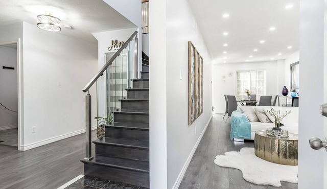 Spotless Bright Home By The Headwaters In Orangeville!