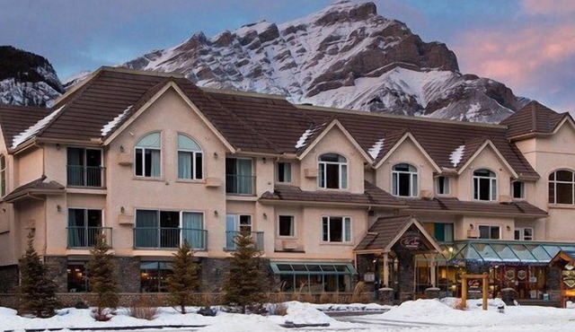 Standard King Room in Banff with Air-Conditioning