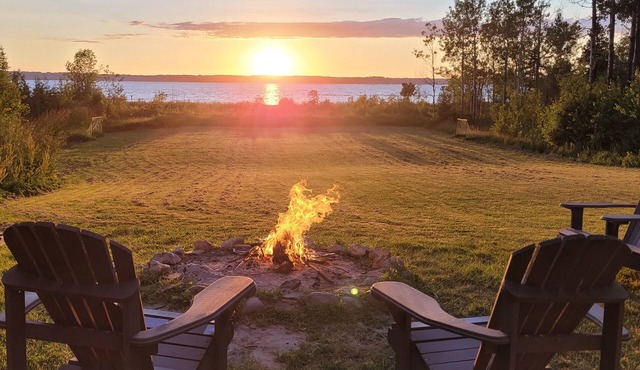 Starlit : Private 5 Acres Lakefront Cottage - Georgian Bay