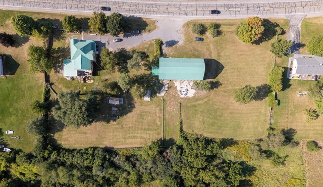 Stately 5-bedroom estate in beautiful Prince Edward with fitness room, AC