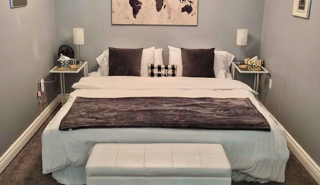 Stay at the Peaceful Bay Getaway! This is a private entry guest suite + 3 beds!