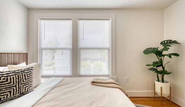 Stay Portland - La Casa Burnside -Local Eateries -Shops - Bars in Portland