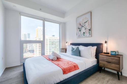 StayToronto - Modern 2BR Suite with Queen Beds