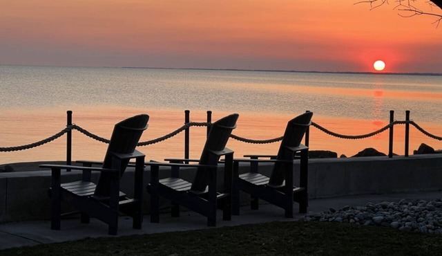 Steps to Point Pelee | Waterfront 3BR w/Fire Pit