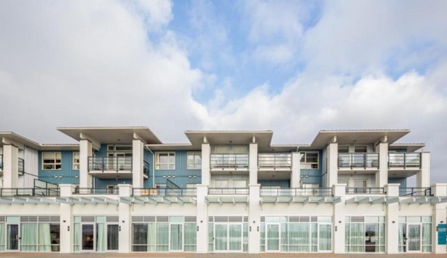 Steveston Waterfront Hotel