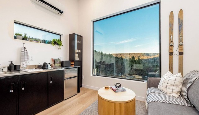 STOKE Pod tiny cabin with epic view in Kings Rural District