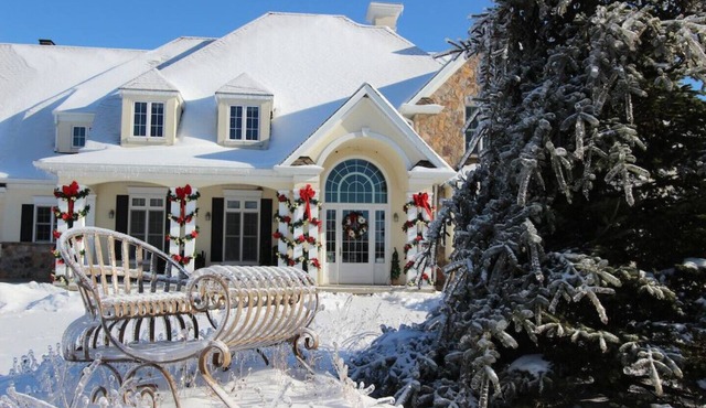 Stone Edge Estate Bed & Breakfast - Escarpment Suite (Escarpment Room and Terra Cotta Room)