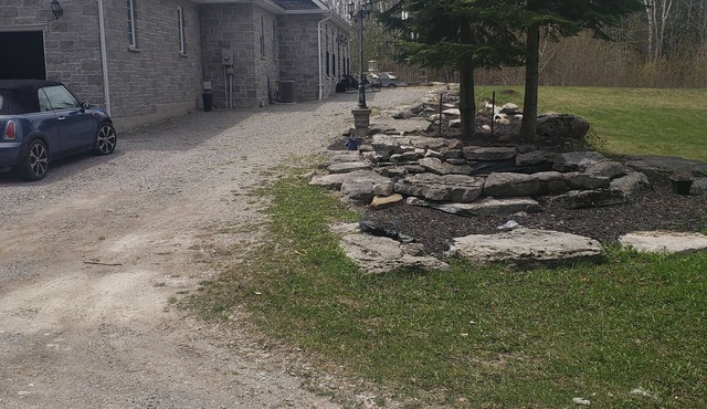 Stone Farm House - 3 bedrooms - private on 100 acres - 20 min from Casino Rama