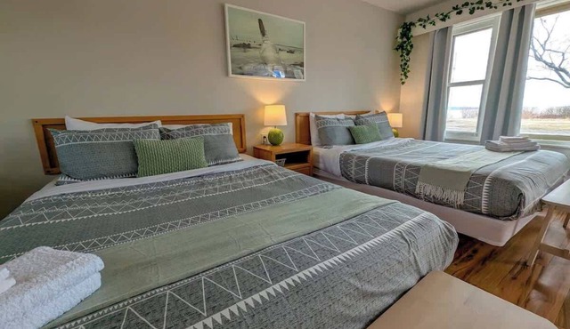 Studio 15 | 2 Min Waterfront | BBQ & Fireplace