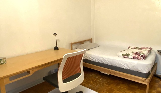 Studio apartment in the heart of downtown Montreal, close to all amenities!