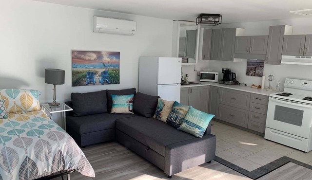 Studio Retreat in the Heart of Crystal Beach. Minutes from the beach