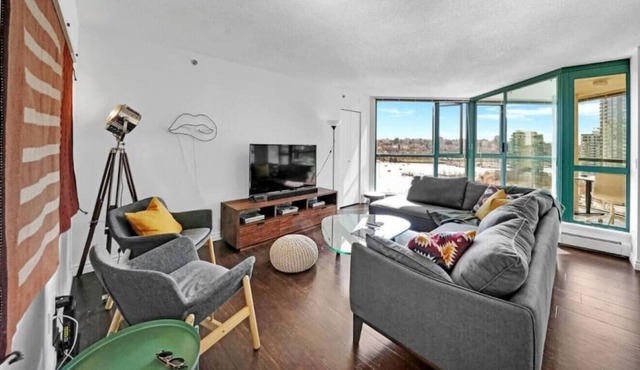 Stunning 2-bed Yaletown apartment with water views