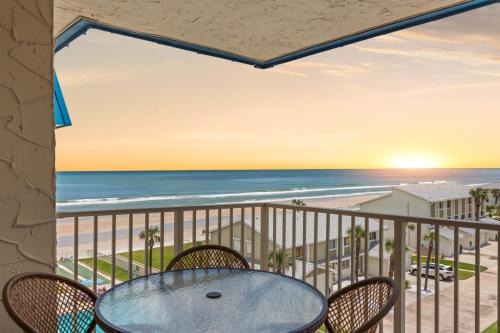 Stunning 2bd 2ba Condo - Ocean Front Complex in New Smyrna Beach in New Smyrna Beach