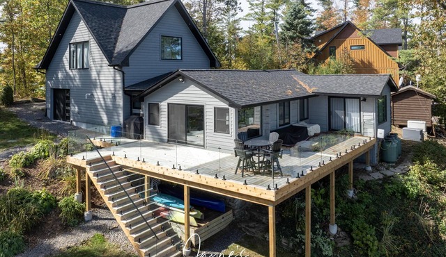 Stunning 5 + Bed, 3 Bath Cottage on the South End of Lake Muskoka! All Day Sun!