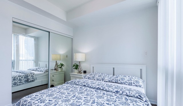 Stunning Bright Condo - MTCC/Jays/CN Tower