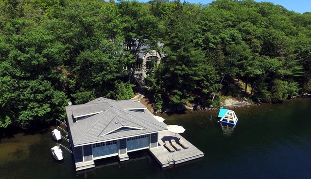 Stunning Cottage on Lake Joe! 6 bdrm,6 bath,2 slip boathouse! Water Toys Galore!