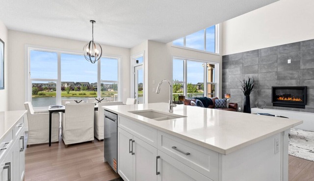 Stunning Executive Home » Central AC » King Bed
