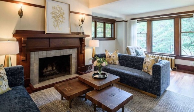 Stunning Four Bedroom Heritage House Near Stanley Park